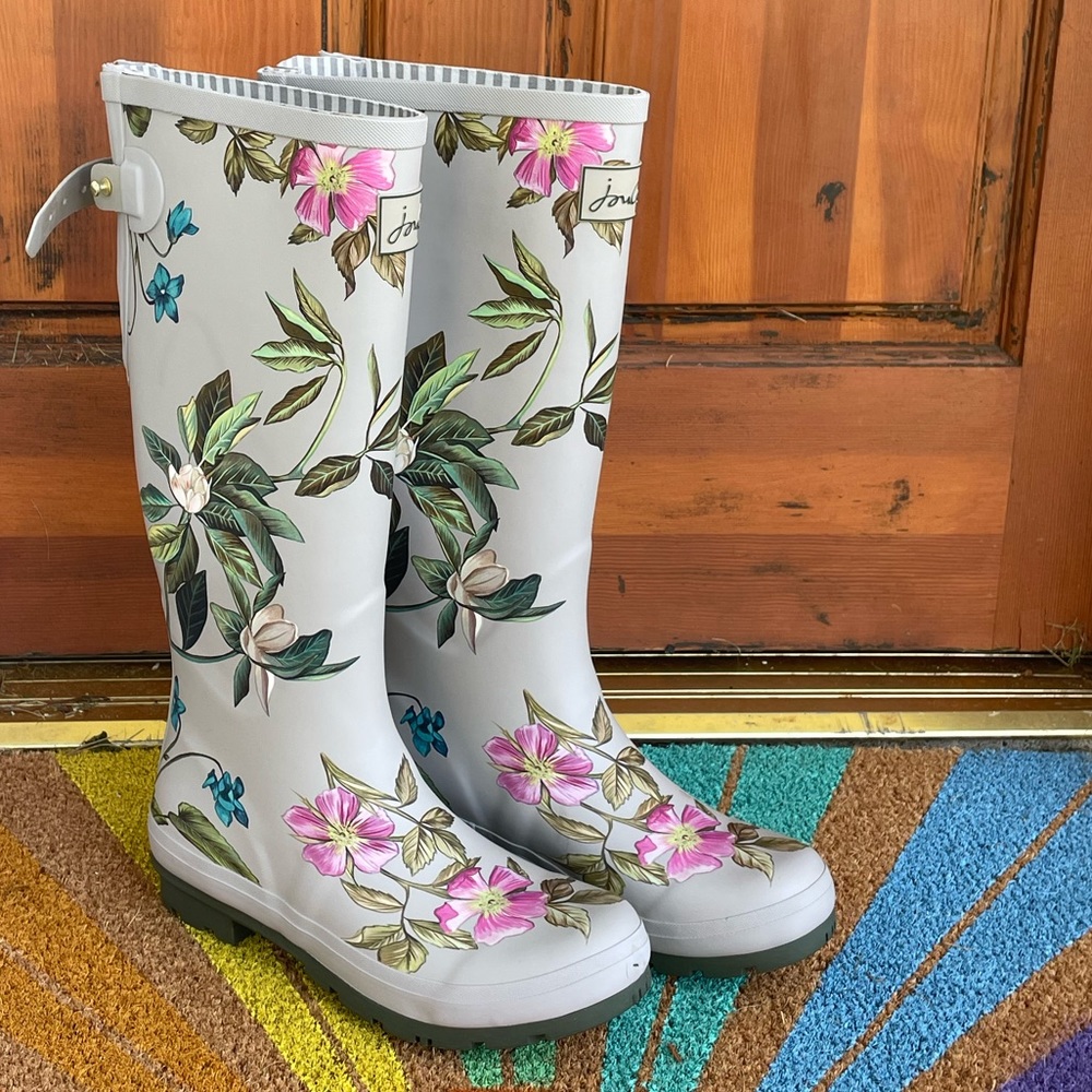 Gray Joules Welly Printed Rain Boots with Adjustable Back- grey, floral, pink